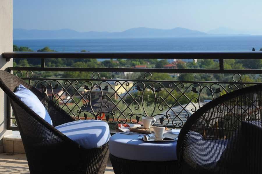 Iakovakis Suites & Spa Koropi Quarto foto